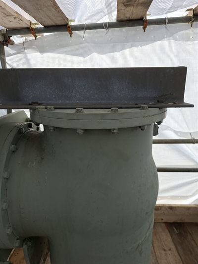 An end plate with a steel girder on top